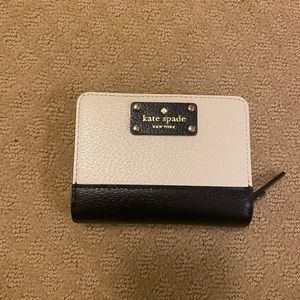 Kate spade white and black wallet